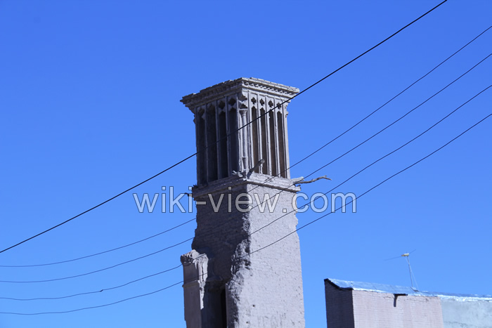 عکاسی از معماری شهر ها / معماری شهر ها / در و پنجره های قدیمی در شهر عکس از معماری شهرها