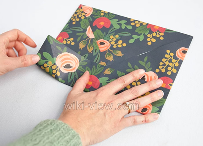 تازدن کاغذ برای ساخت جعبه هدیه