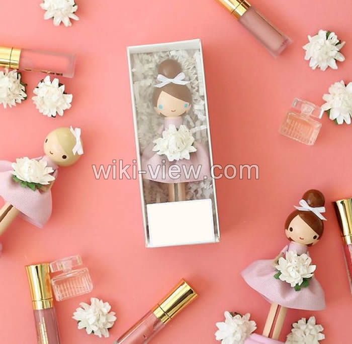 عروسک های زیبا با مهره چوبی