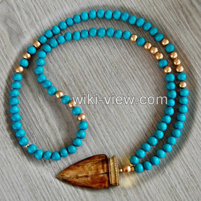 گردنبد با مهره چوبی آبی