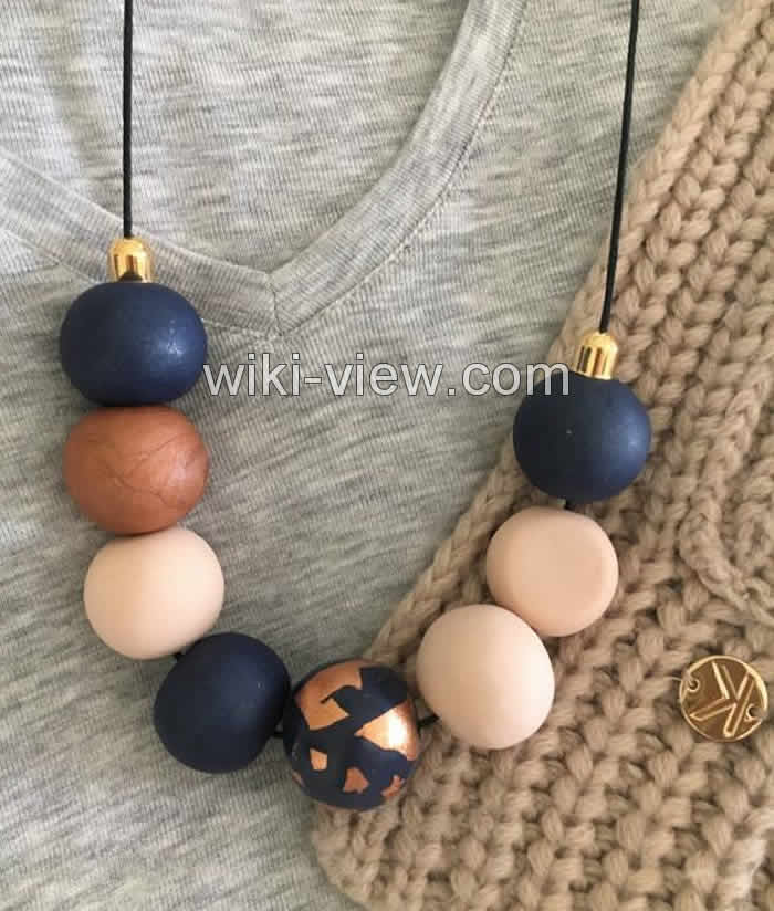 گردنبند با مهره چوبی