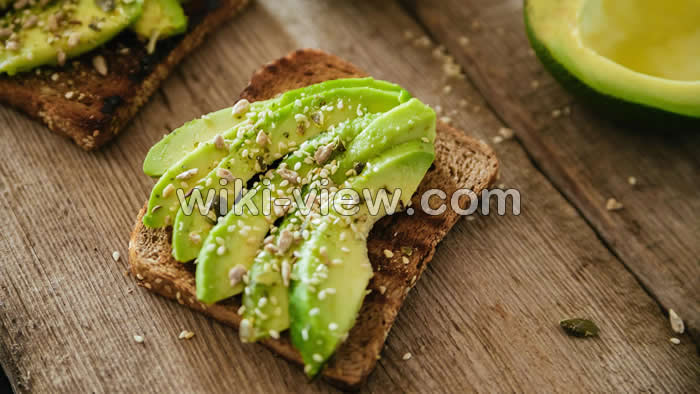آووکادو, آووکادو چیست, فواید آووکادو, مضرات آووکادو, طبع آووکادو, طعم آووکادو, آووکادوی رسیده, خواص آووکادو برای رحم, خواص آووکادو برای پوست, هسته آووکادو, آووکادو را چگونه مصرف کنیم, با آووکادو چی درست کنیم, هسته آووکادو را چگونه بخوریم