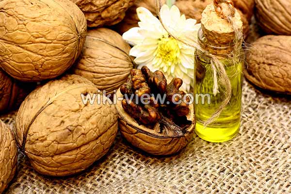 روغن گردو, خواص روغن گردو, مضرات روغن گردو, طبع روغن گردو, روغن گردو برای دور چشم, روغن گردو برای ریزش مو, خواص روغن گردو برای مژه, خواص روغن گردو در فسنجان, طرز تهیه روغن گردو