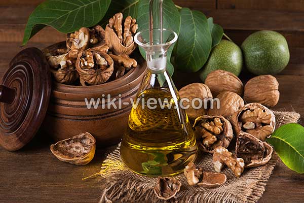 روغن گردو, خواص روغن گردو, مضرات روغن گردو, طبع روغن گردو, روغن گردو برای دور چشم, روغن گردو برای ریزش مو, خواص روغن گردو برای مژه, خواص روغن گردو در فسنجان, طرز تهیه روغن گردو