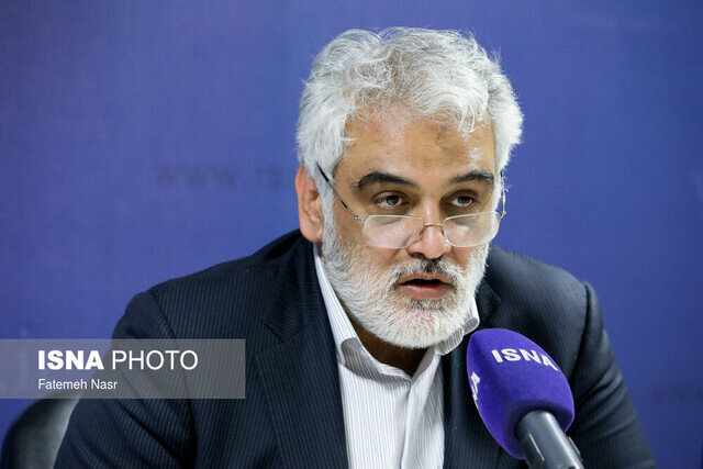 می‌خواهند دانشگاه آزاد همان دانشگاه سابق باشد/پای اصول خود ایستاده‌ایم