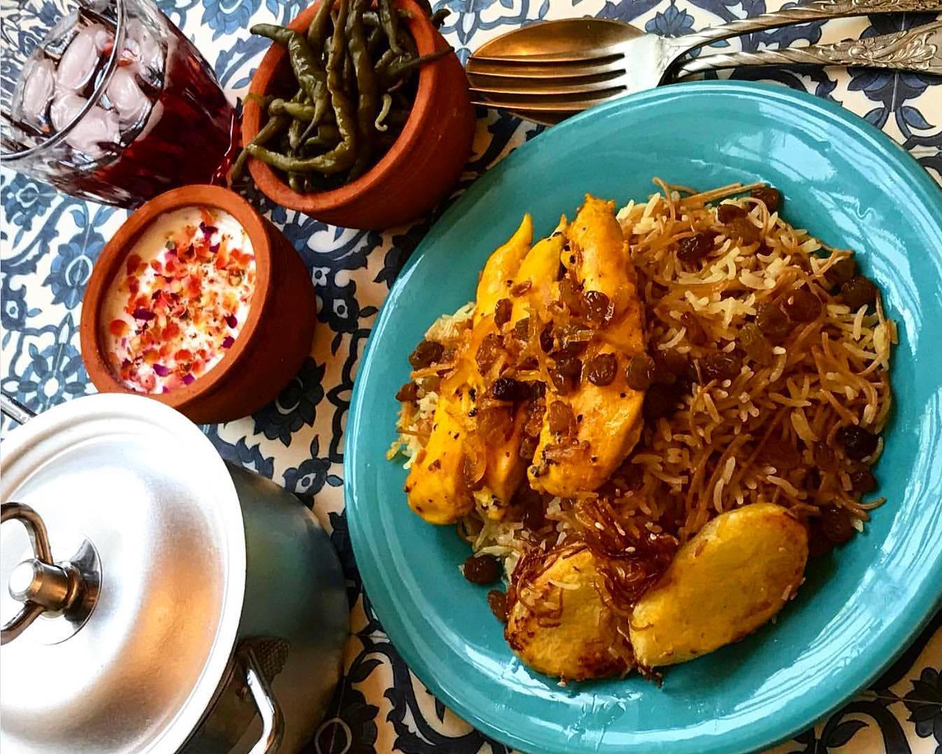 رشته پلو  🥘 طرز تهیه رشته پلو ساده و مجلسی زعفرانی با مرغ یا گوشت و بدون گوشت