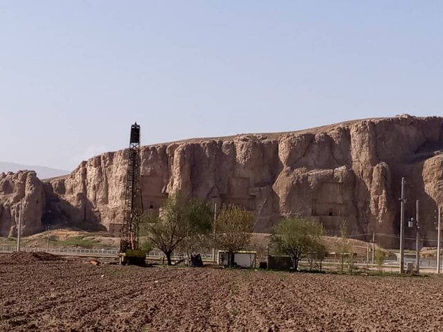 نقش رستم و مشکلاتی که هنوز در خَم یک کوچه‌اند