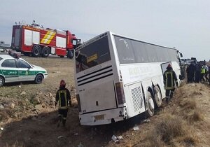 برخورد اتوبوس با کامیون در ساوه ۲۴ مصدوم بر جای گذاشت برخورد اتوبوس با کامیون در ساوه ۲۴ مصدوم بر جای گذاشت