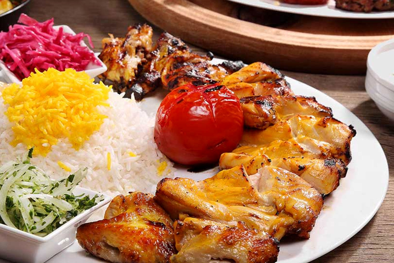 طرز تهیه جوجه کباب رستورانی در ماهیتابه بدون سیخ + آماده کردن سس جوجه کباب