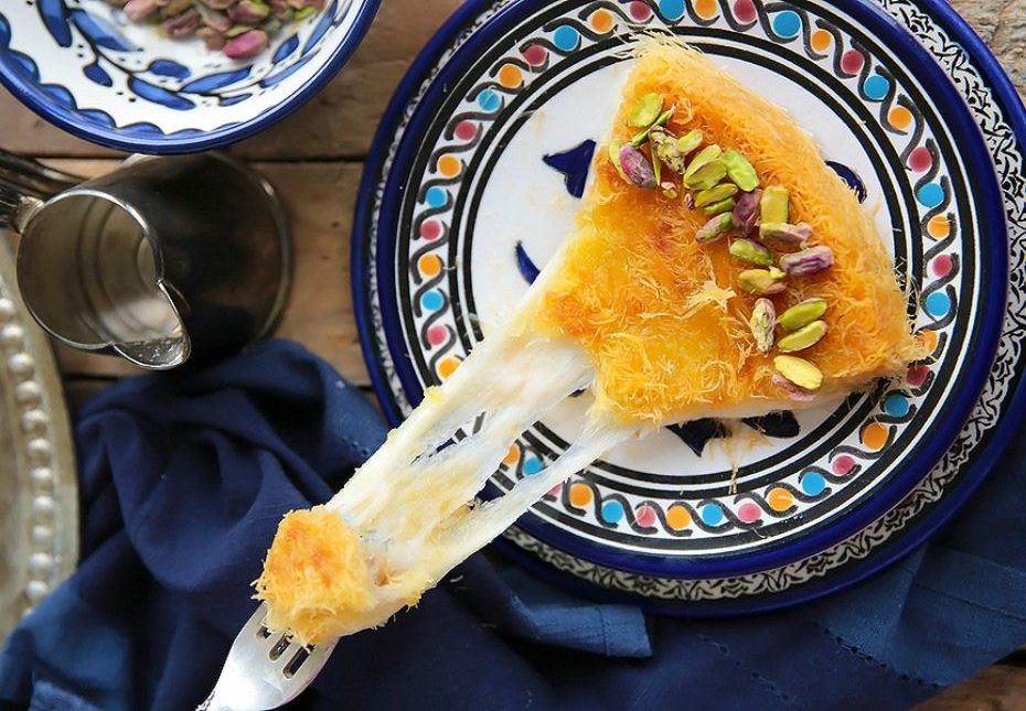 2 طرز تهیه دسر کنافه پنیری ترکی در فر یا ماهیتابه؛ یک دسر عربی-ترکی تاریخی