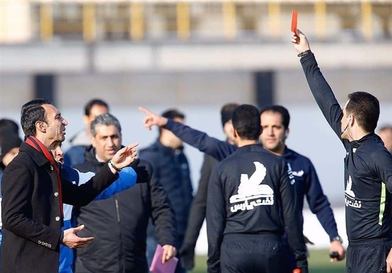 فدراسیون فوتبال: داوران حق مصاحبه ندارند فدراسیون فوتبال: داوران حق مصاحبه ندارند