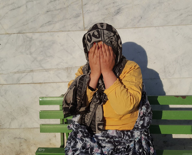 دستگیری زنی که کلاه ۱۴۰ نفر را برداشت دستگیری زنی که کلاه ۱۴۰ نفر را برداشت