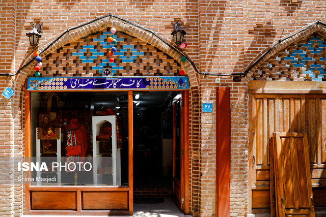 صنایع‌دستی نمی‌خرید، چون پول ندارید یا…