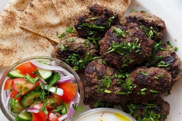 غذا با گوشت چرخ کرده : طرز تهیه گشنیز کباب